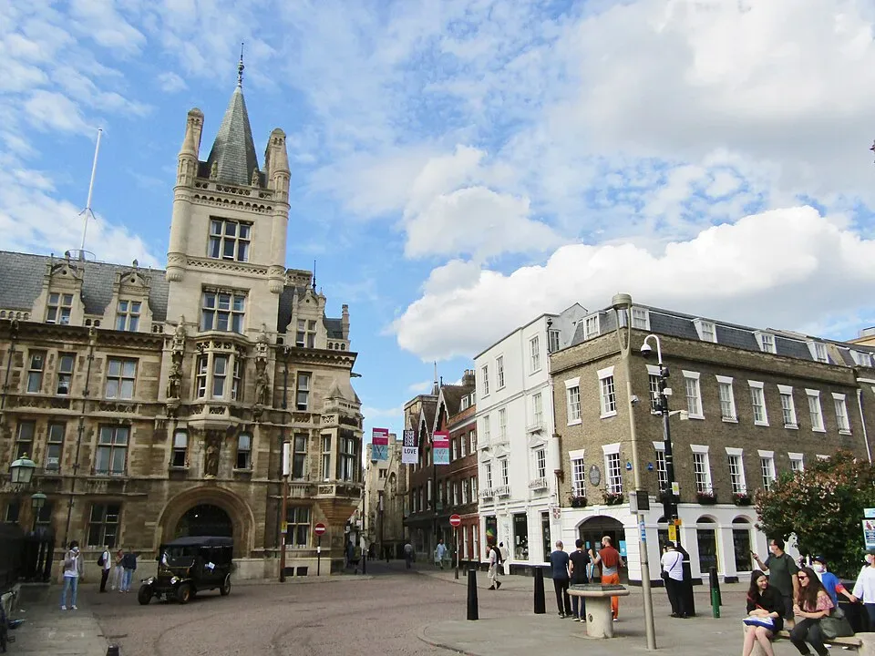 Minibus Hire in Cambridge