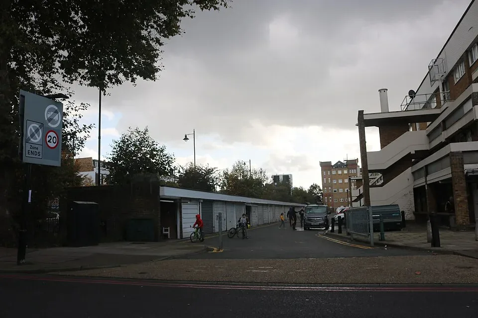 Minibus Hire in Dalston