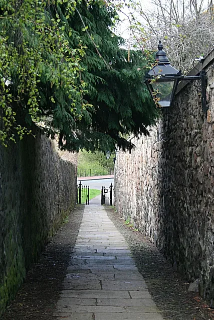 Minibus Hire in Duddingston
