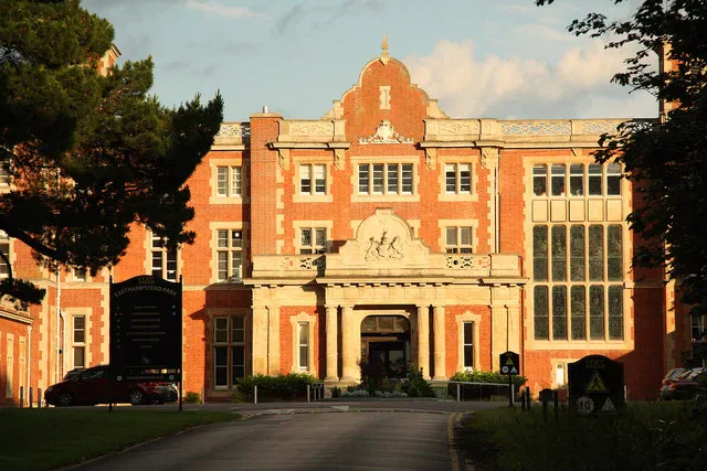 Minibus Hire in Easthampstead