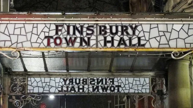 Minibus Hire in Finsbury