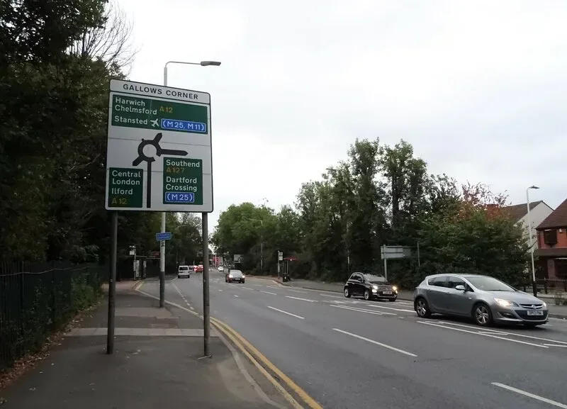Minibus Hire in Gallows Corner