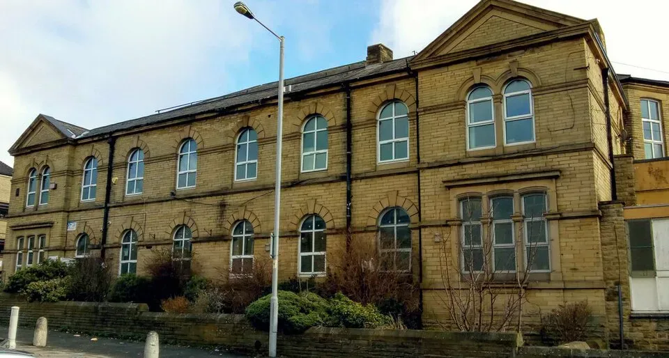 Minibus Hire in Girlington