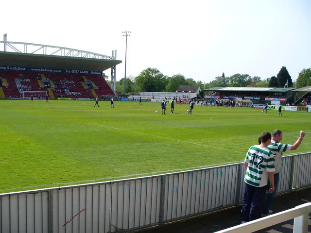 Minibus Hire in Kingfield