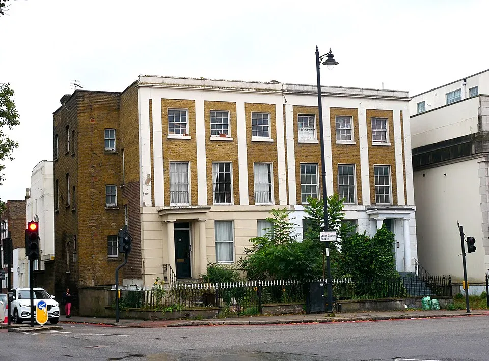 Minibus Hire in Lower Clapton