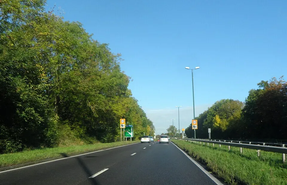 Minibus Hire in Lower Eastern Green