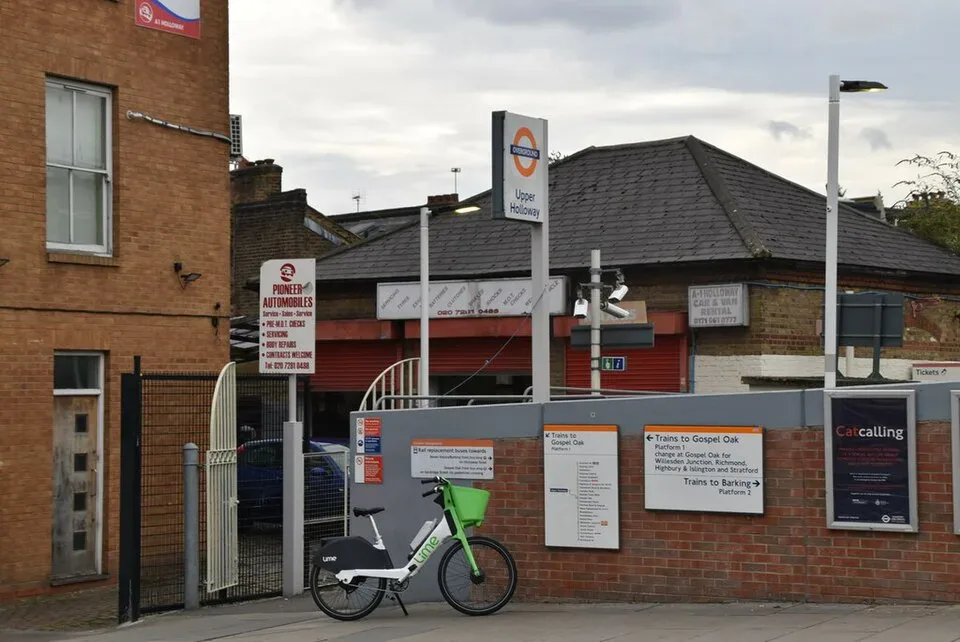 Minibus Hire in Upper Holloway